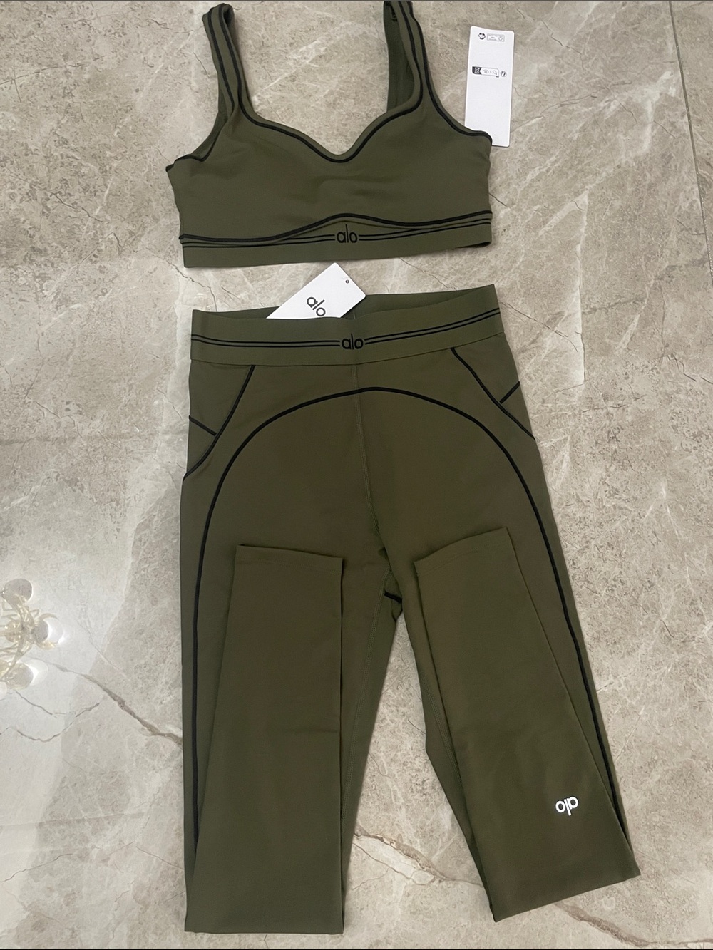 ALO Yoga Olive Green High-Waist Capri Leggings with Sculpted Seams